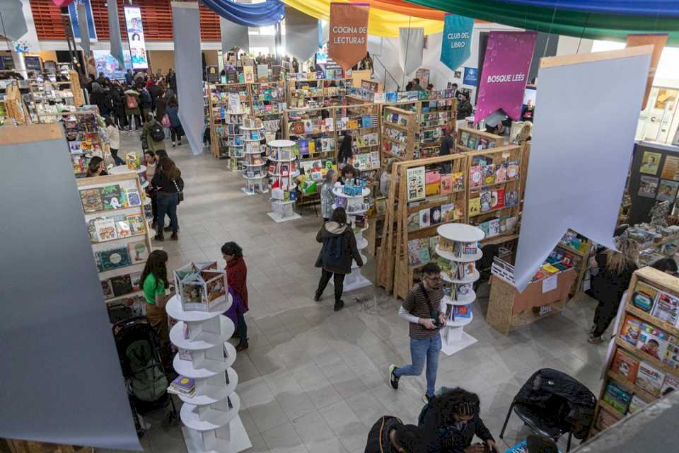 el-cronograma-completo-de-la-feria-del-libro-en-comodoro-desde-el-19-al-29-de-septiembre