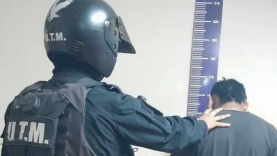 Entró a los gritos en un Hotel buscando a su novia, rompió todo y quedó detenido