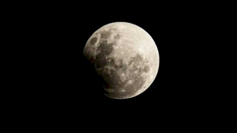 «¿la-vieron?»:-la-fantastica-imagen-de-la-superluna-esta-noche-en-tucuman