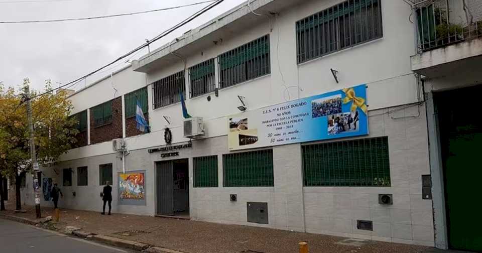 conmocion-en-la-matanza:-un-alumno-apunalo-a-un-companero-y-debieron-llevarlo-de-urgencia-al-hospital