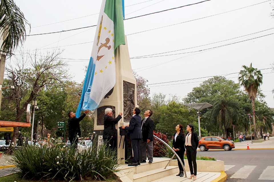 El municipio capitalino acompañó la celebración del Día de la Creación la Bandera del Chaco