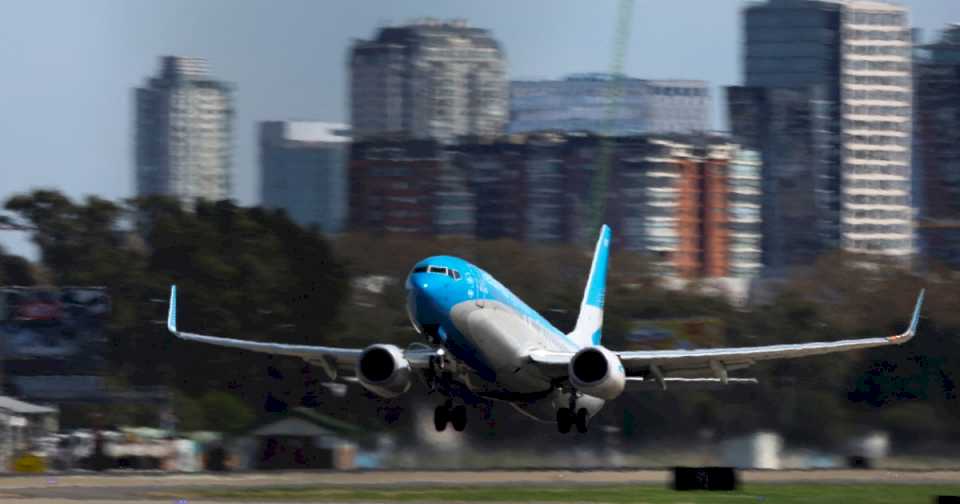 El Gobierno quiere apurar la privatización de Aerolíneas Argentinas y confía en juntar los votos en el Congreso