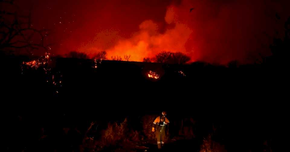 Incendios en Córdoba: más casas quemadas, decenas de evacuados y una aerosilla histórica arrasada por las llamas