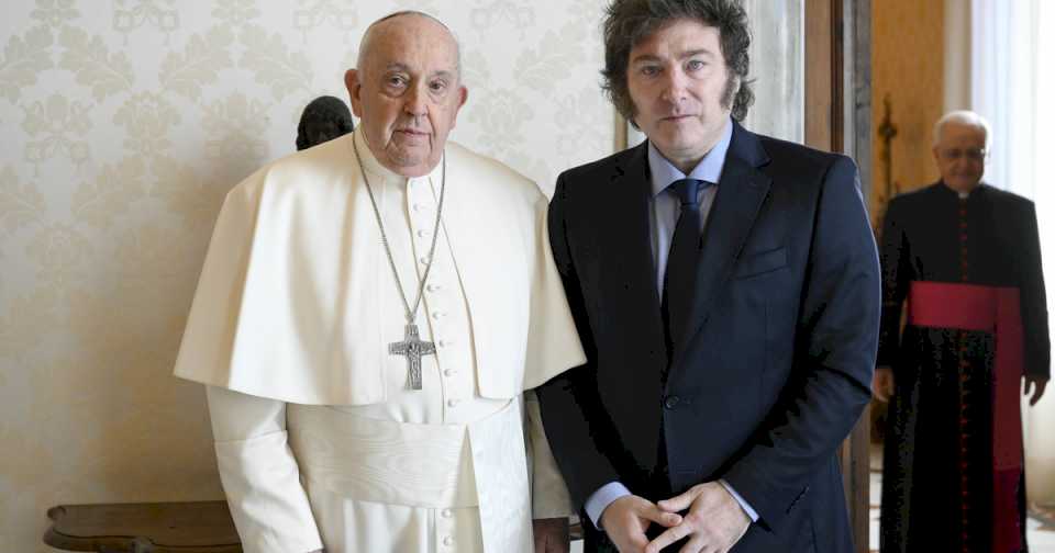 Tras las críticas del papa Francisco, Javier Milei cruzó a los «degenerados fiscales» y dijo que «la mejor política social es el equilibrio fiscal»