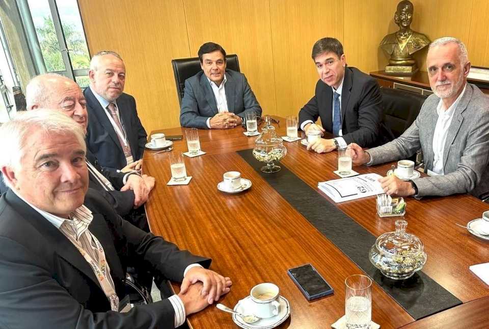 adepa-en-posadas-|-carlos-rovira-recibio-a-los-representantes-del-periodismo-nacional-y-los-directivos-elogiaron-la-transformacion-de-la-capital-misionera