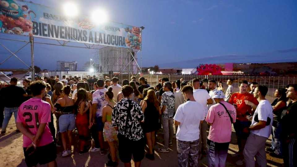 El techno del Crazy World llena de fiesta El Arenal