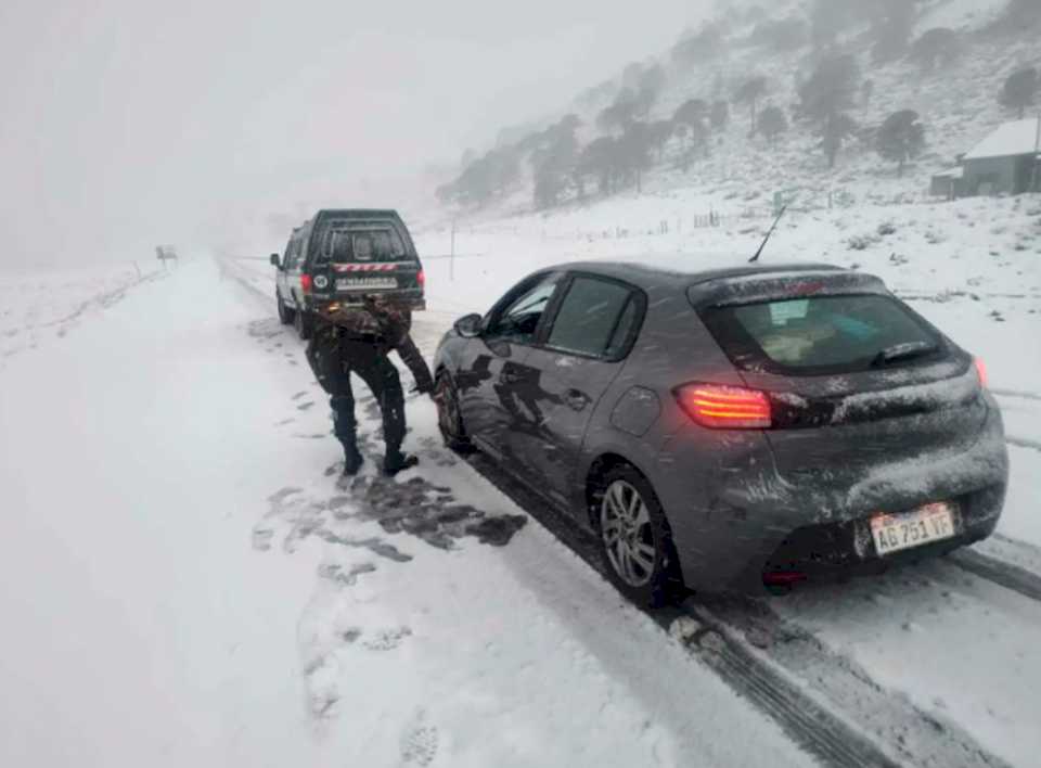 la-primavera-trajo-la-nieve-a-la-cordillera-de-neuquen-y-rio-negro:-las-postales-mas-impactantes