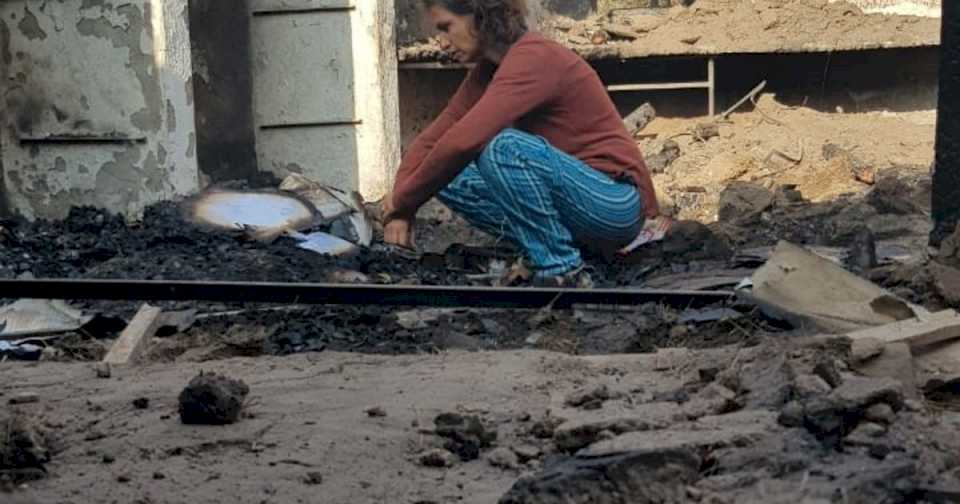 «De repente se puso todo raro»: la maestra que perdió su casa por los incendios en Córdoba cuando el viento se dio vuelta