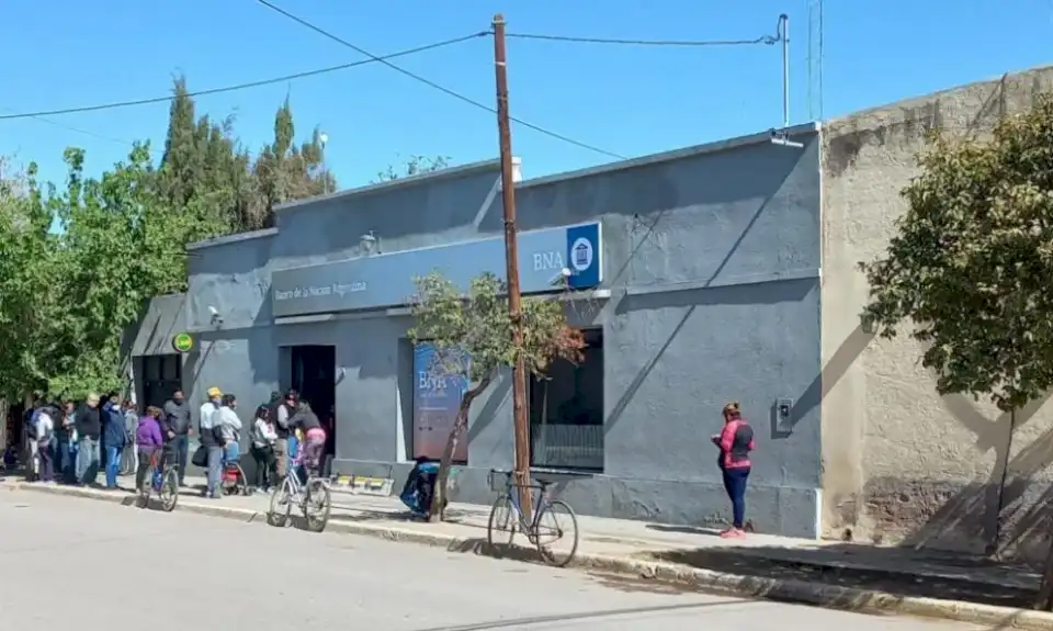 Desde octubre,  los jubilados de los departamentos Luján y San Martín cobrarán sus haberes en el Banco Nación de Quines