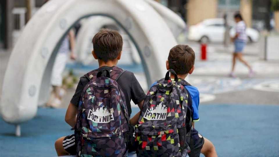 España, contra la tendencia europea: la pobreza entre las familias con niños se agrava pese al crecimiento económico