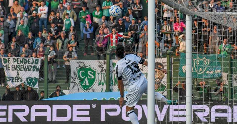 En un final para el infarto, Central Córdoba se quedó con un duelo «de seis puntos» en su visita a Sarmiento en Junín