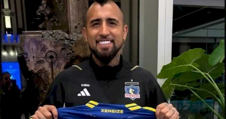 Arturo Vidal posa con la camiseta de Boca, dice que va a hacer el gol más lindo de su carrera y calienta la previa de River – Colo Colo: «Vamos a hacer historia»