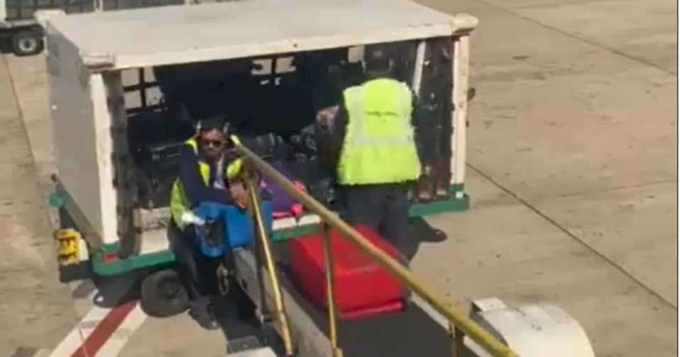 El Gobierno echó a dos empleados de Intercargo por un video viral: los acusa de provocar demoras en los vuelos a propósito