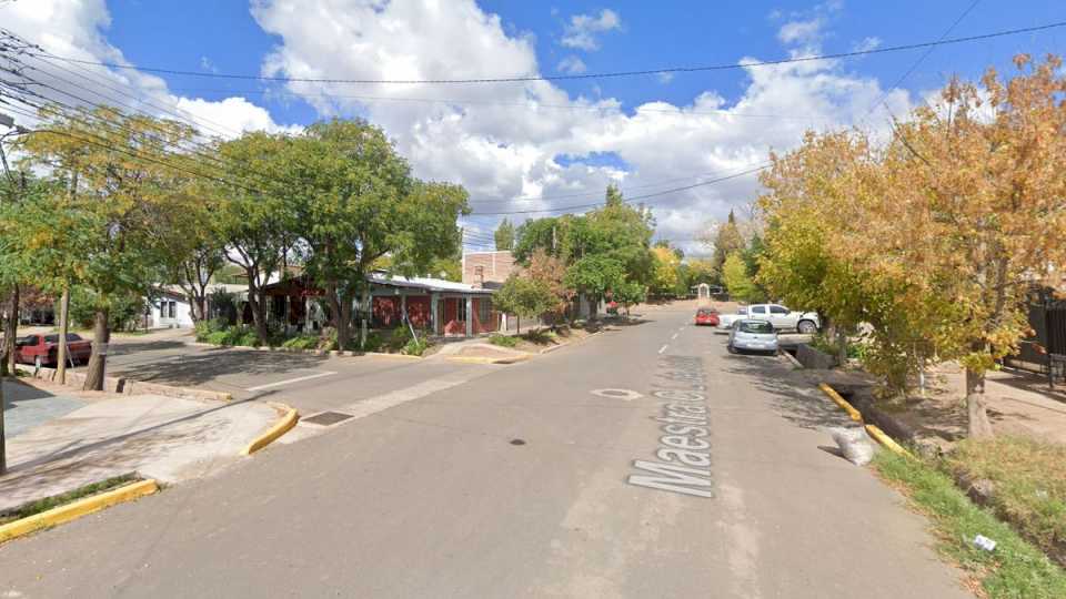 dos-mujeres-y-un-hombre-intentaron-robarle-el-auto-a-un-hombre-que-los-persiguio-en-bicicleta