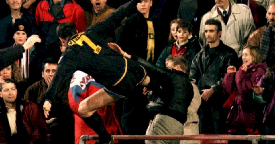 De la legendaria patada voladora de Cantona a la reacción de Chiquito Romero: historias de batallas campales de jugadores contra hinchas