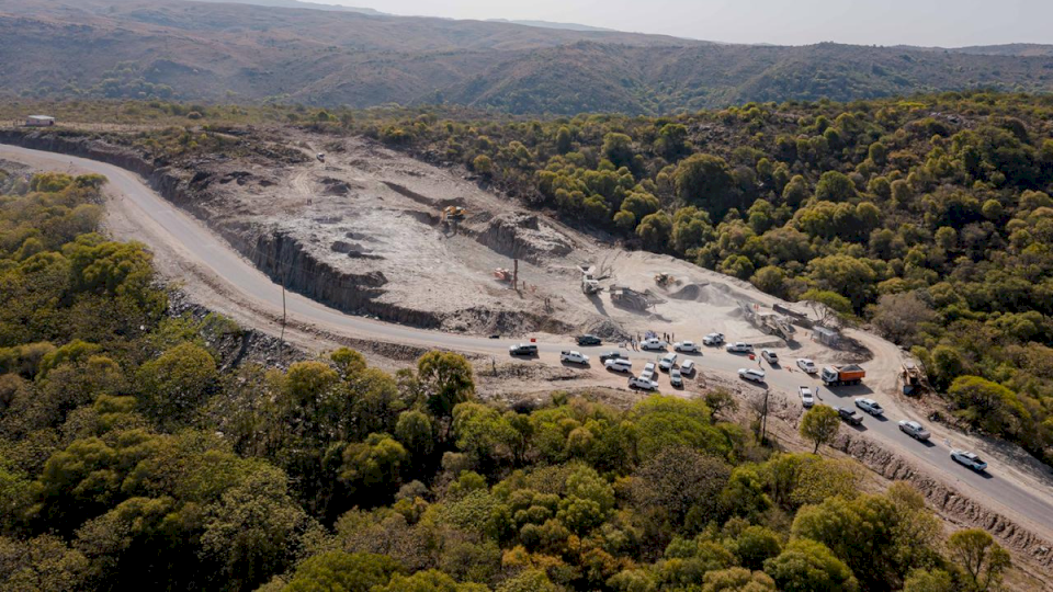 se-trabaja-a-toda-marcha-en-la-obra-basica-y-pavimentacion-de-ruta-provincial-n°42