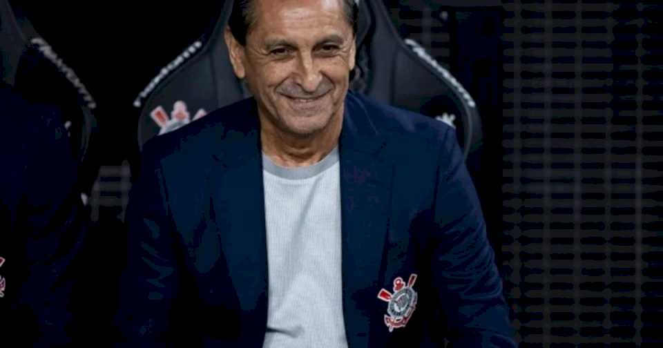 ramon-diaz-revivio-al-corinthians:-aplasto-al-fortaleza-y-espera-al-ganador-de-racing-–-paranaense-en-semis-de-sudamericana