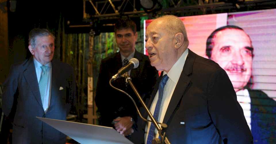 En el cierre de la Asamblea de ADEPA, Guillermo Ignacio fue distinguido por su trayectoria