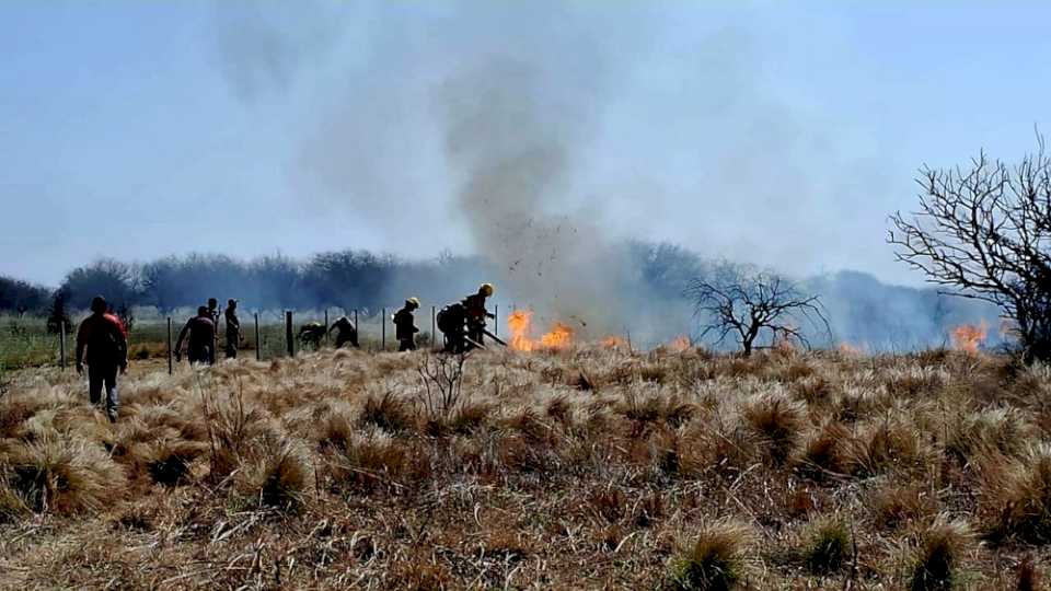 incendios:-queda-un-foco-activo-en-quines-y-una-guardia-de-cenizas-en-el-departamento-san-martin