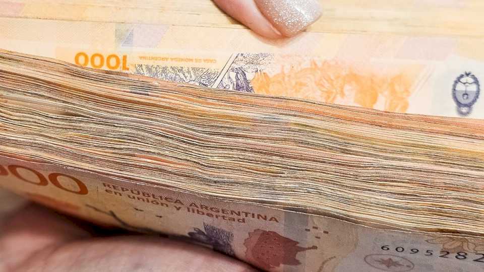 confirmaron-la-nueva-tasa-de-interes-del-plazo-fijo:-cuanto-depositar-para-ganar-$415.000-al-mes