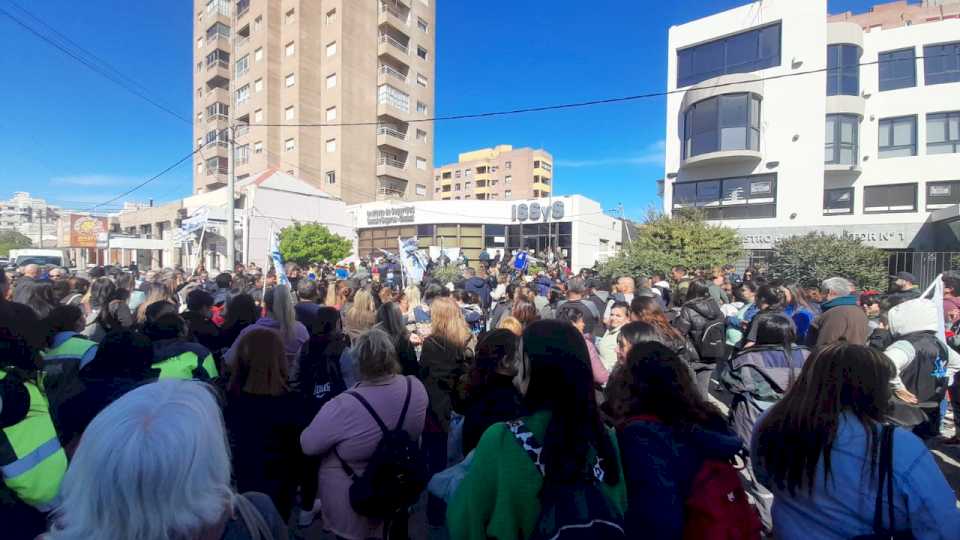 movilizacion-en-rechazo-al-sistema-integrado-de-salud-en-chubut