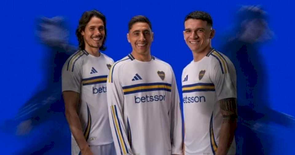 Boca presentó su nueva camiseta alternativa, con la vuelta a los tonos blancos y un homenaje a su historia