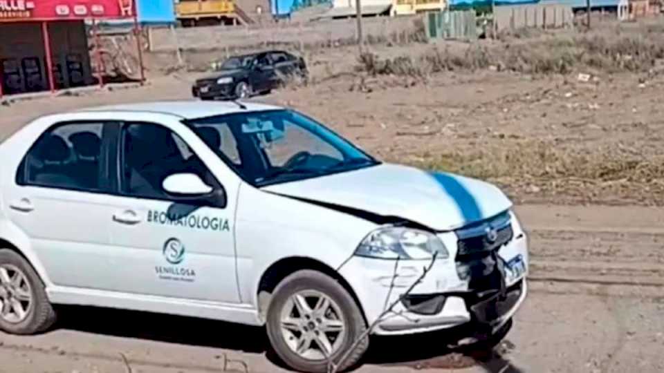 empleada-municipal-choco-con-un-auto-oficial-y-no-tenia-licencia-de-conducir