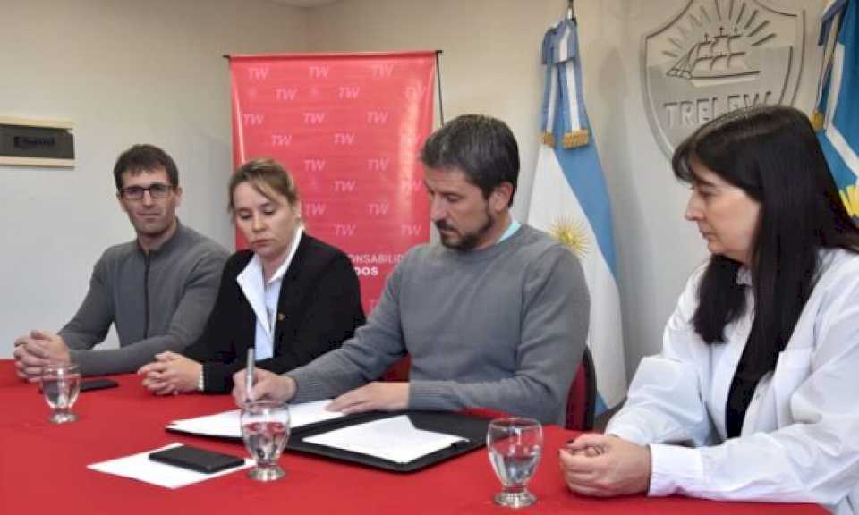 merino-firmo-convenio-de-cooperacion-con-provincia-para-la-constitucion-del-«banco-de-alimentos-municipal»