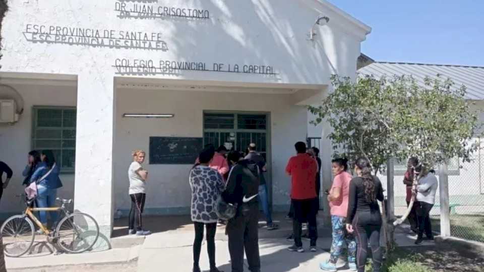 alumnos-intoxicados-con-gas-pimienta-en-una-escuela-de-capital