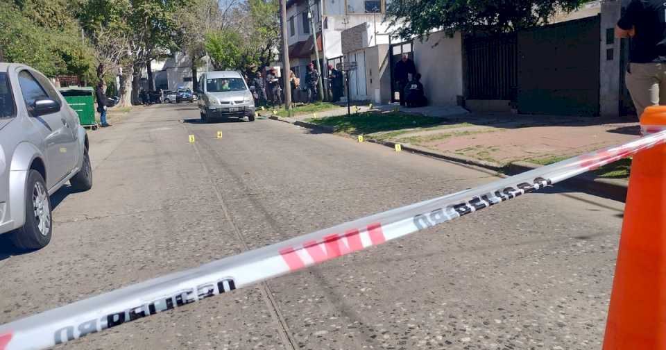 rosario:-balearon-en-la-cabeza-a-un-policia-durante-una-salidera-millonaria