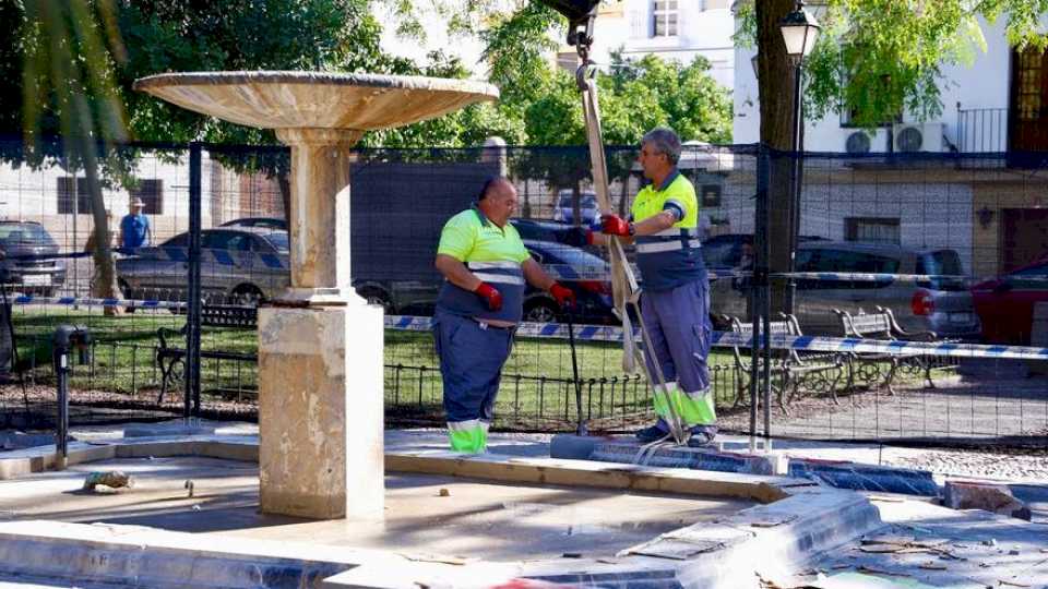 hacemos-cordoba-denuncia-la-falta-de-gestion-y-mantenimiento-publico-tras-el-incidente-en-la-fuente-de-la-plaza-de-la-magdalena