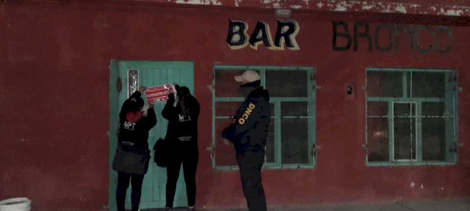 Clausuran tres locales nocturnos y secuestran drogas y armas blancas