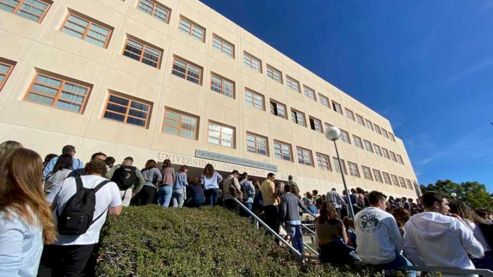 RTVE suspende el examen para periodistas por una filtración de las preguntas