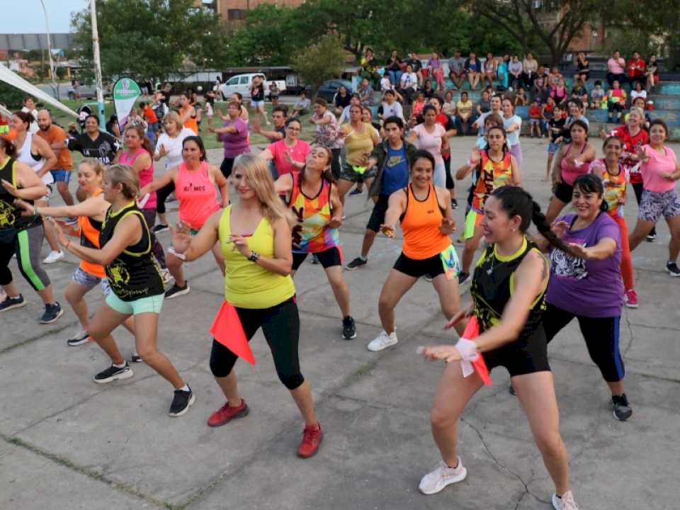 “resistencia-baila”:-familias-del-barrio-italo-argentino-disfrutaron-de-una-tarde-a-puro-ritmo