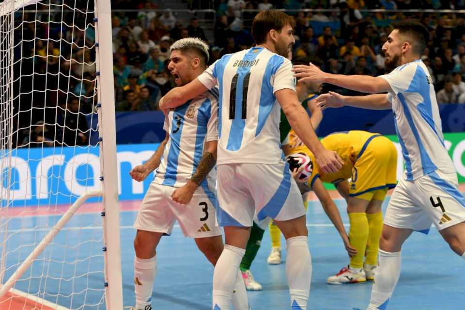 argentina-goleo-a-kazajistan-y-logro-el-boleto-a-las-semifinales-del-mundial