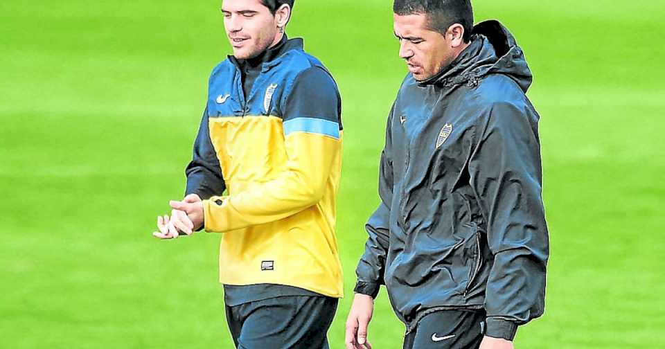 Riquelme ya eligió al DT que irá a buscar para Boca: Gago le saca un cuerpo de ventaja al Mellizo Barros Schelotto