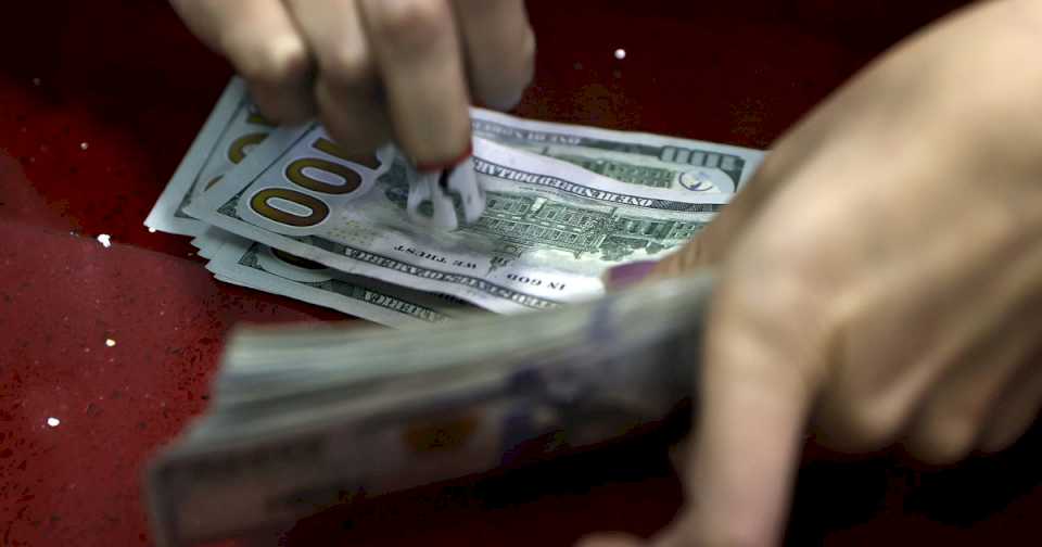 El dólar blue cayó 6% en septiembre y cerró en $ 1.230