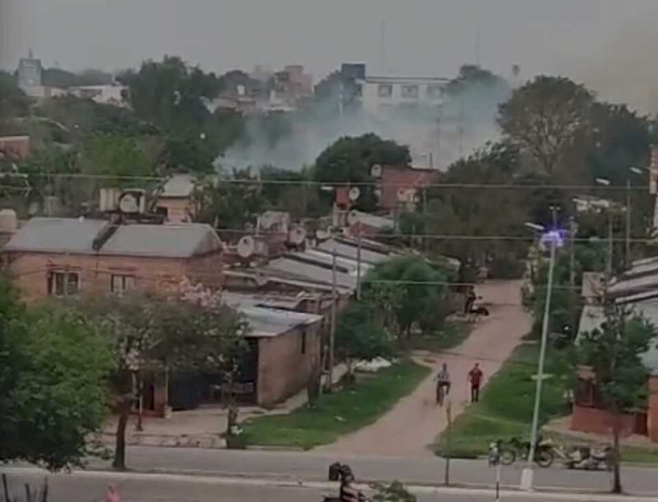 Descomunal incendio causó pánico en un barrio capitalino