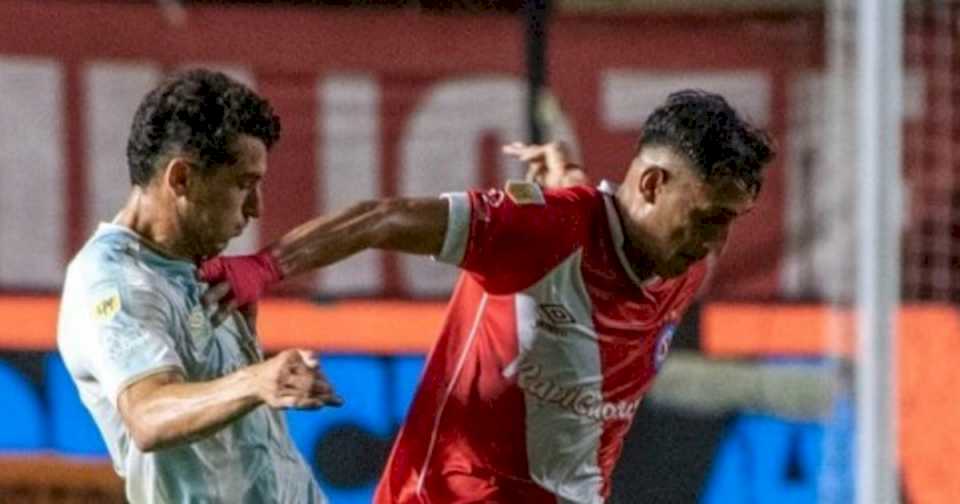 En el estreno del polémico título que le dio AFA, Atlético Tucumán no pudo festejar ante Argentinos