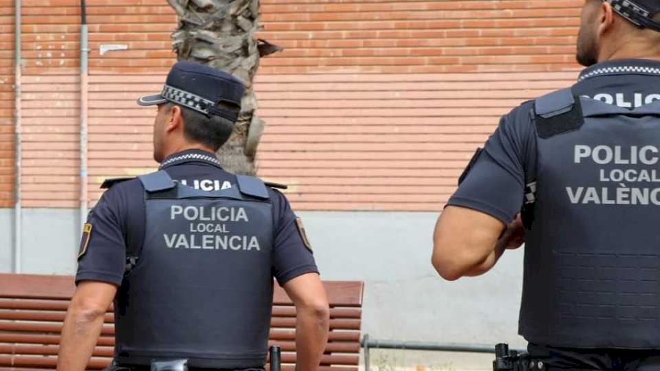 Detenido un hombre por presuntamente agredir, realizar tocamientos y robarle el móvil a una mujer en Valencia