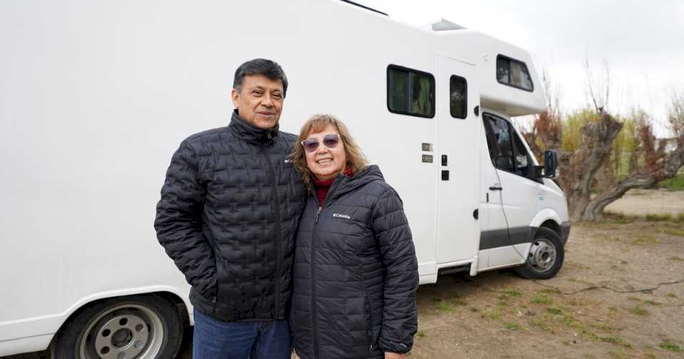 turistas-del-eclipse:-los-que-viajan-miles-de-kilometros-cada-vez-que-se-juntan-la-luna-y-el-sol