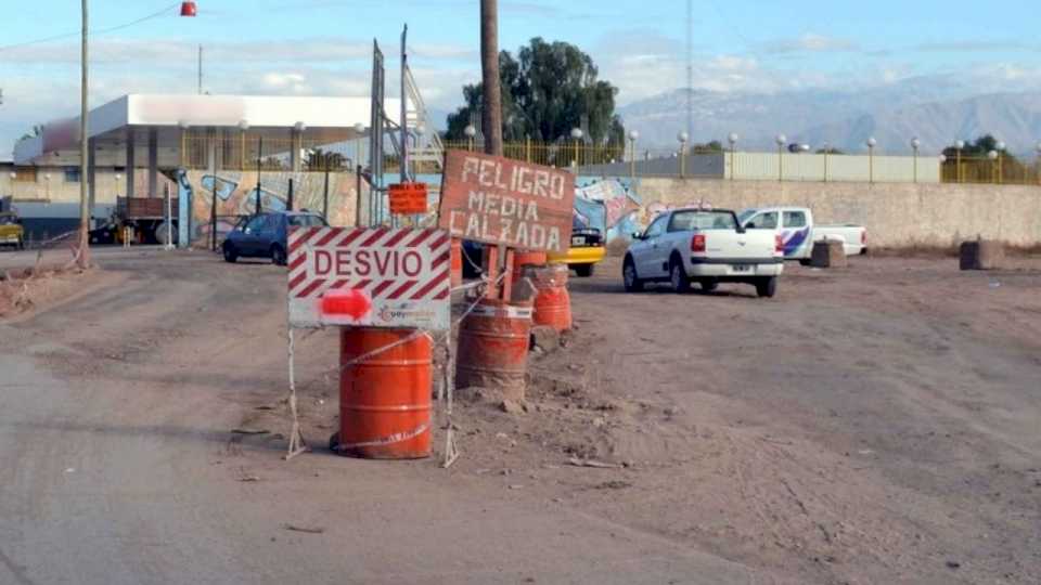 guaymallen:-corte-de-transito-en-tirasso-y-bandera-de-los-andes