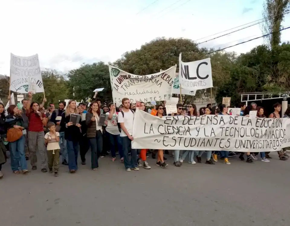 En defensa de la Universidad Pública marchas en Merlo, Mercedes y San Luis