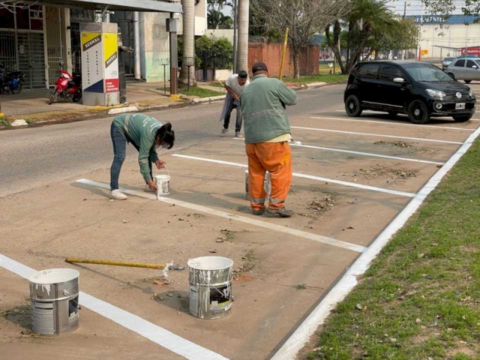 Reacondicionan parterres, columnas, cordones y rampas en espacios públicos de Resistencia