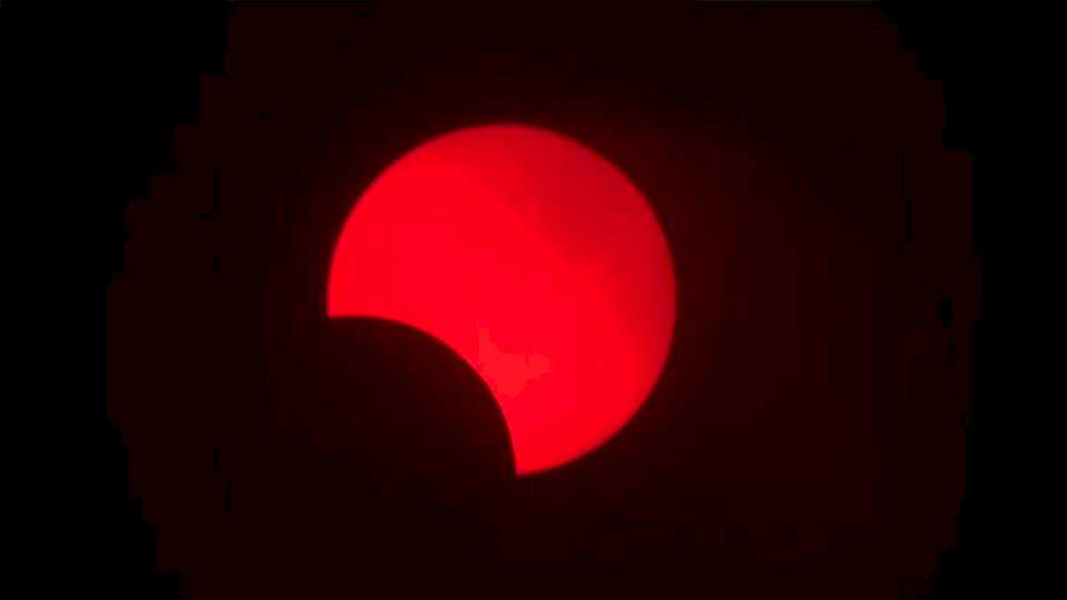 el-eclipse-solar-anular-ya-se-ve-en-algunas-zonas-de-argentina