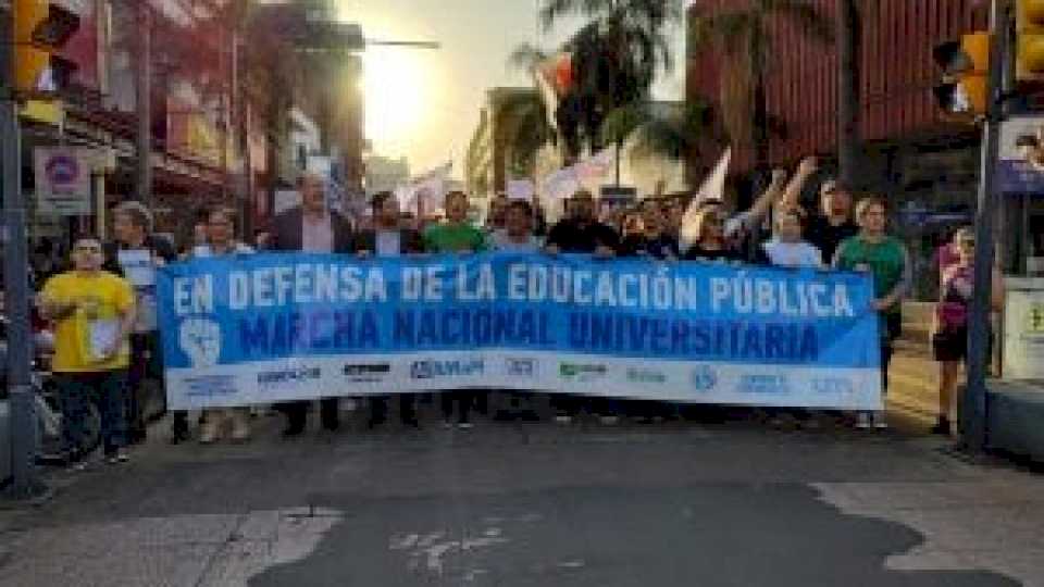 posadas-|-docentes-y-estudiantes-marcharon-en-defensa-de-la-educacion-publica:-“estamos-preocupados-por-el-financiamiento-y-la-campana-de-desacreditacion-a-las-universidades”