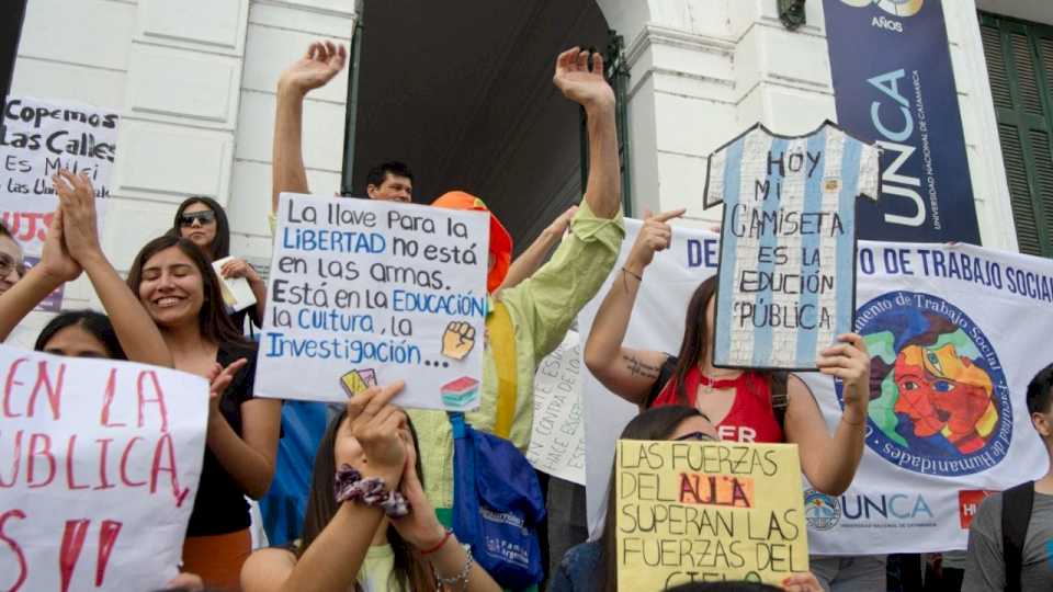 voces-en-la-marcha-universitaria:-funcionarios,-docentes-y-estudiantes-se-expresaron-en-defensa-del-financiamiento-universitario