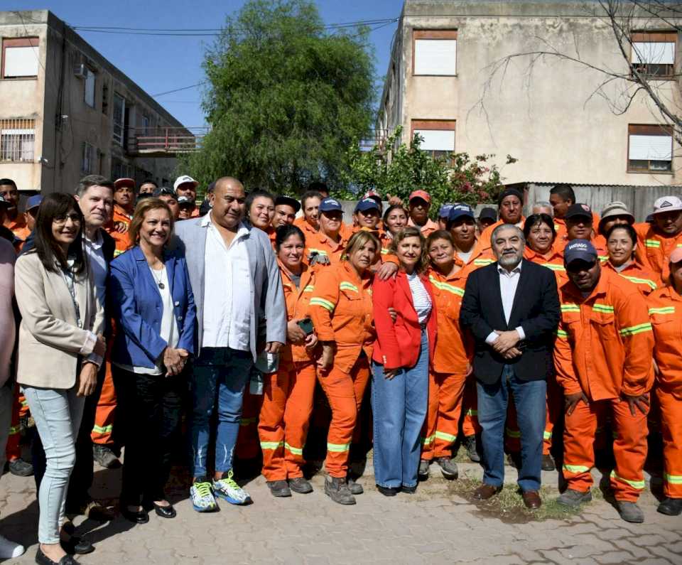 la-intendente-fuentes-destaco-el-compromiso-de-los-recolectores-en-su-dia