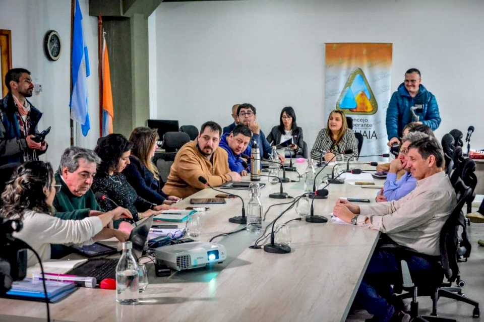 El municipio de Ushuaia presentó a los concejales la primera etapa del programa de recuperación vial