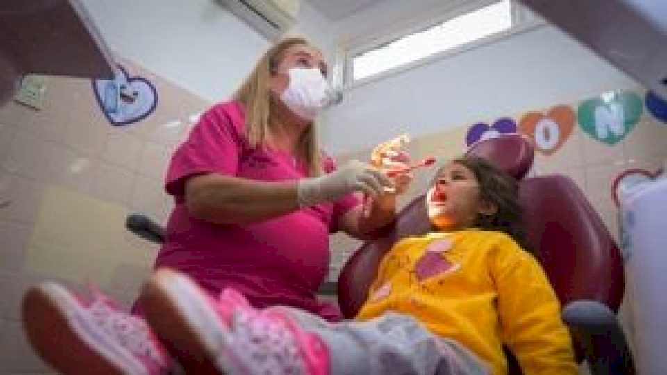 en-el-dia-del-odontologo,-el-hospital-pediatrico-de-posadas-presento-el-nuevo-equipamiento-para-el-servicio-de-odontologia